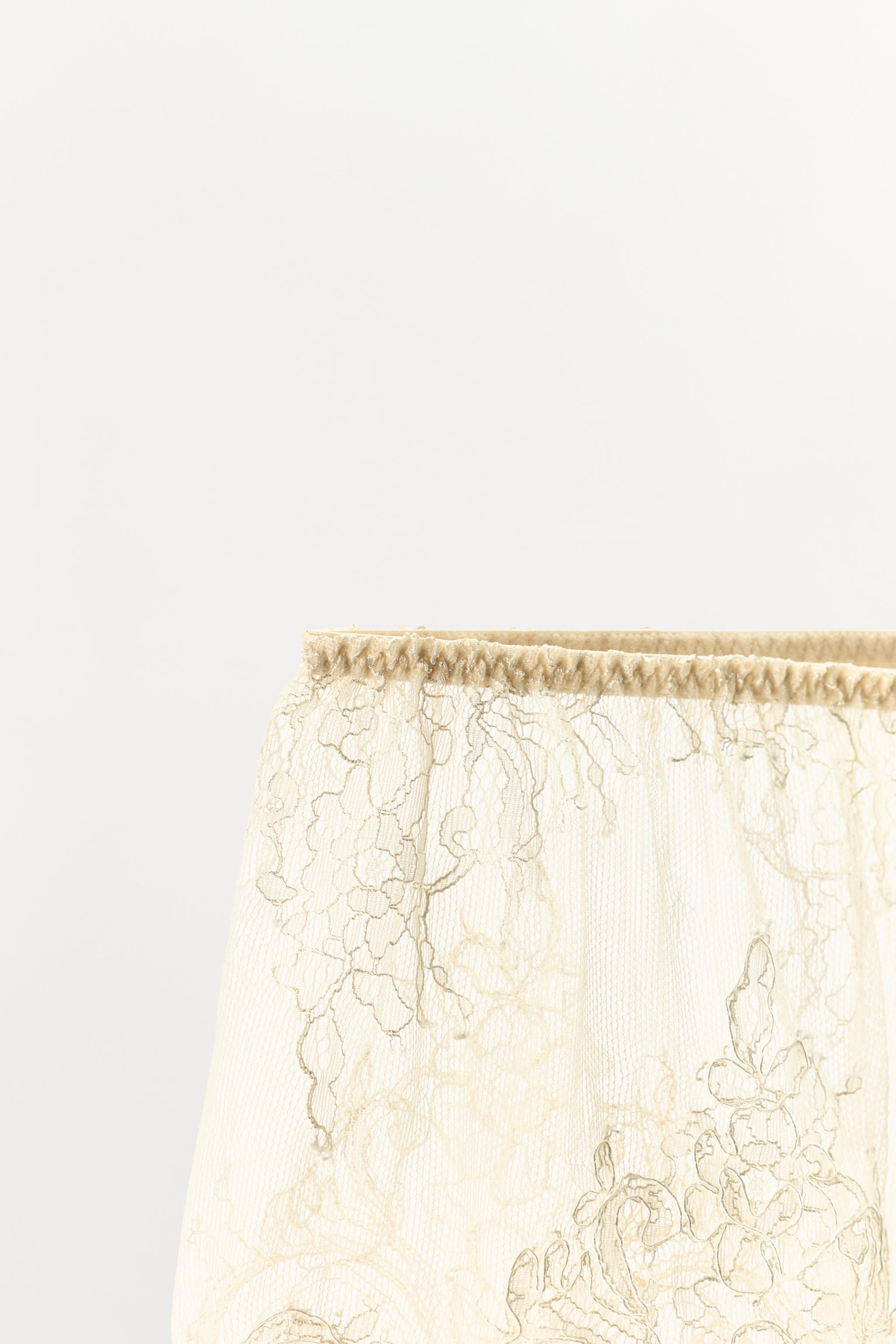 EMBROIDERED LACE SHORTS